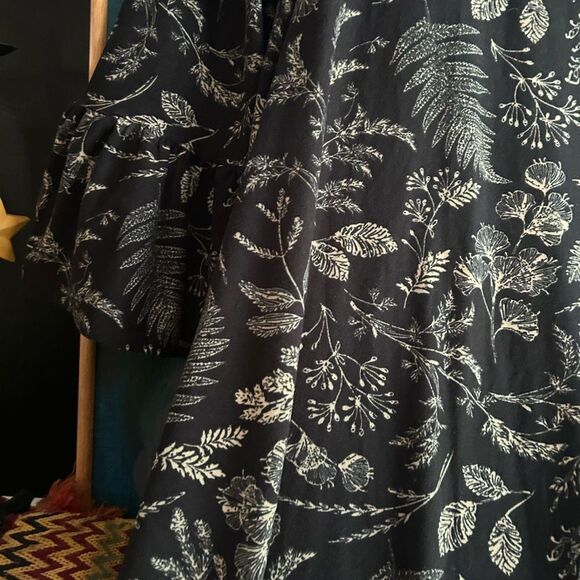 2 Dye 4 Chic Long Sleeve Black and Gold Floral Dress - Picture 5 of 16